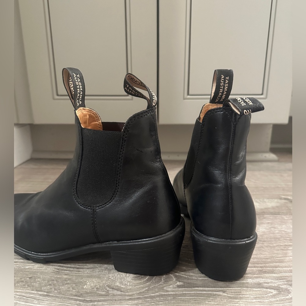 Blundstones- Women series heeled black boots. #1671